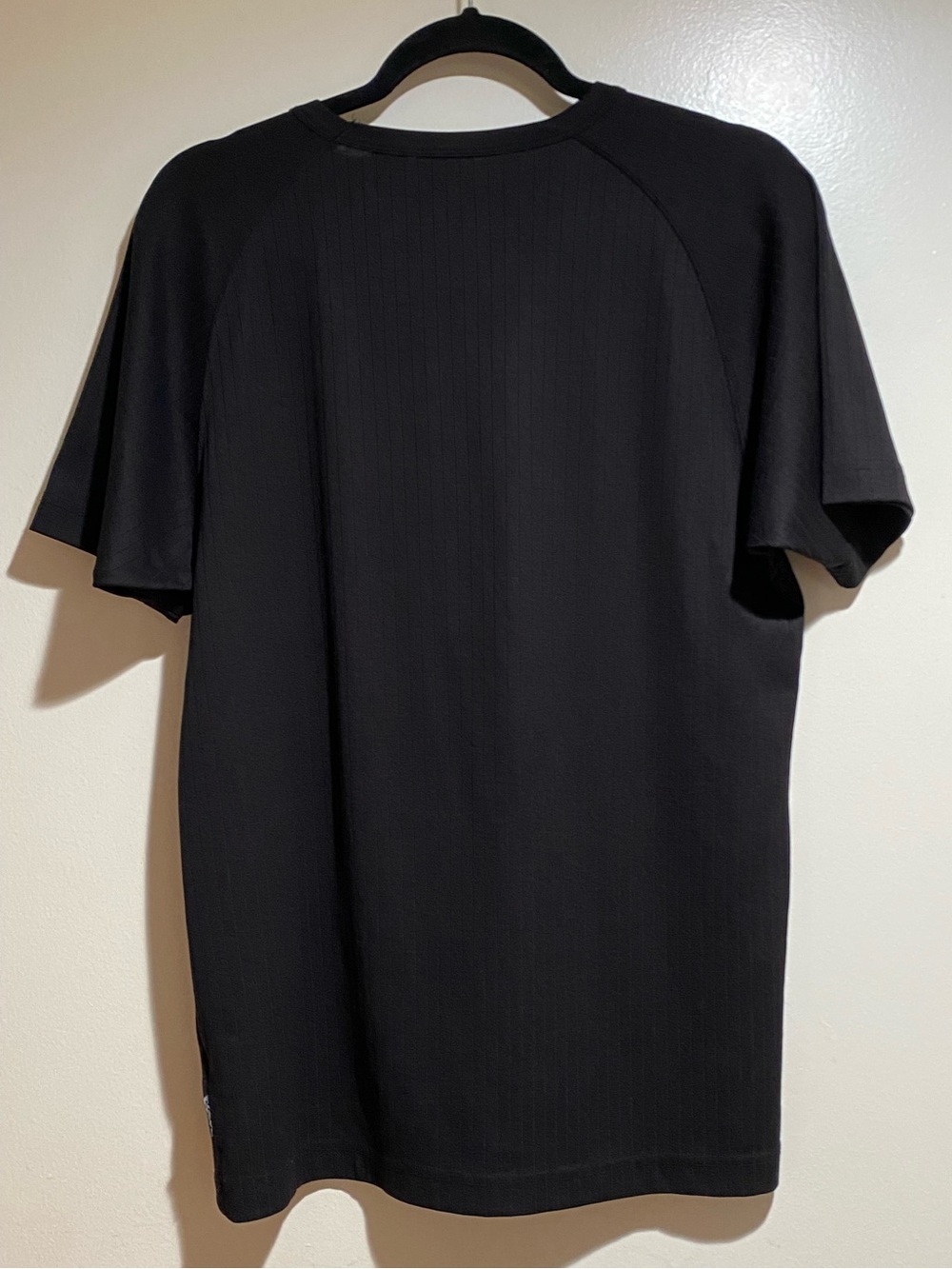GUESS Men's Black  T-Shirt Size S - Picture 2 of 5